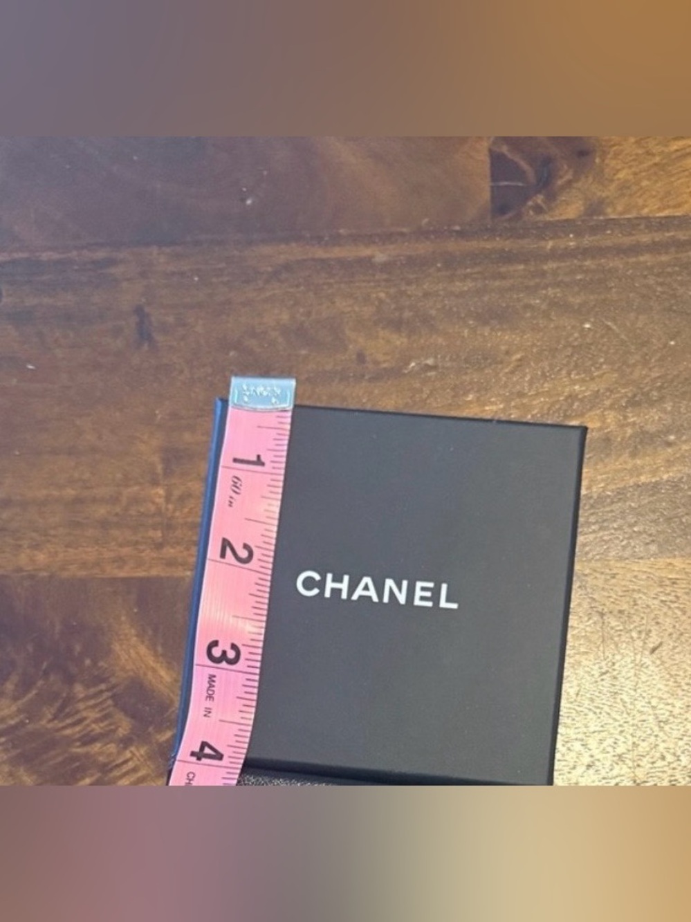 Chanel brooch box and ribbons - Picture 2 of 2